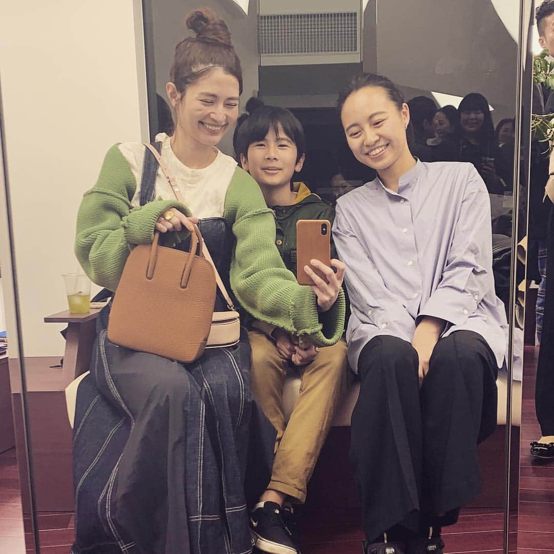 マイコ・ティファニーさんのインスタグラム写真 - (マイコ・ティファニーInstagram)「@epoi_official 新作🌸 2枚目がきめたバック🙆‍♀️三枚目がepoiのご近所仲良し愛世ちゃんっ♡いつもありがとうっ！」3月27日 11時05分 - maikotiffany
