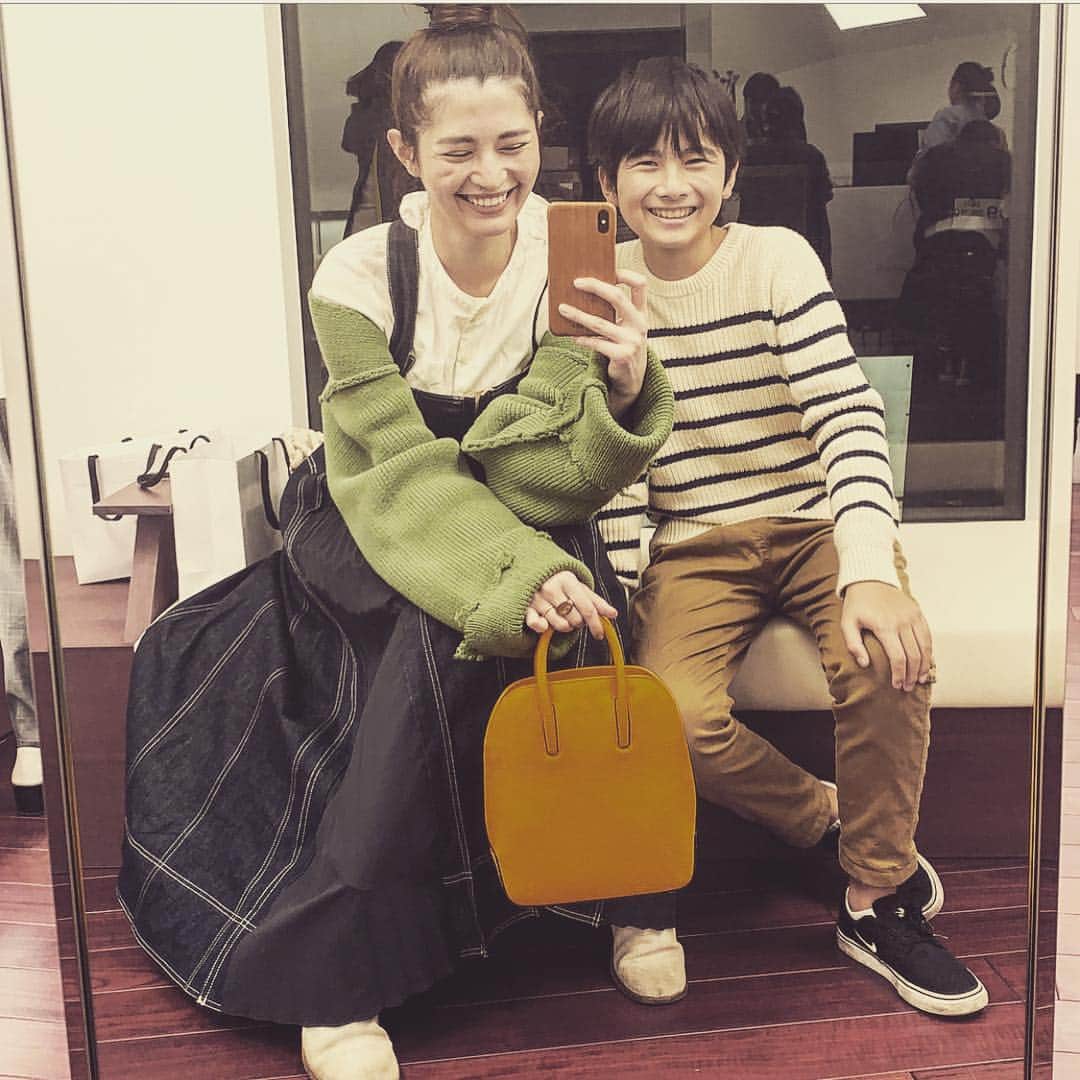 マイコ・ティファニーさんのインスタグラム写真 - (マイコ・ティファニーInstagram)「@epoi_official 新作🌸 2枚目がきめたバック🙆‍♀️三枚目がepoiのご近所仲良し愛世ちゃんっ♡いつもありがとうっ！」3月27日 11時05分 - maikotiffany