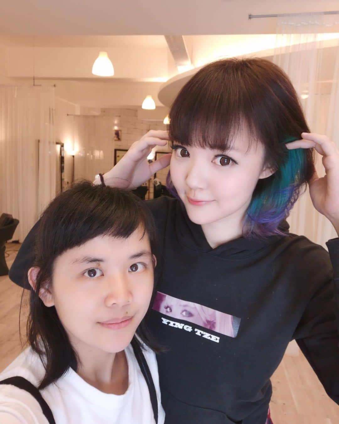 YingTzeさんのインスタグラム写真 - (YingTzeInstagram)「New Hair Color : Green + Purple ! ❤️ Color by Stylist Rene from @daisukesalon . _ It’s been three months since I last changed my hair color. Starting to get gray hair either from old age or playing too much games I don’t know . 😂 Thanks to magic hands of Rene , I’m feeling fresh again ! _ Announcement : New video will be up on my Facebook Page every Tuesday Night at 8.30 pm. Just uploaded a brand new video so check it out alright ! ▶️ www.facebook.com/yingtze1206 _ Quote my name “ YingTze “ for 20% first time customers only at @daisukesalon ! ✨ #blessed #daisukesalon #daisukesalonworks #haircolor #haircolorideas #shorthairstyles #girlwithshorthair #hairinspiration」3月27日 11時09分 - yingtze