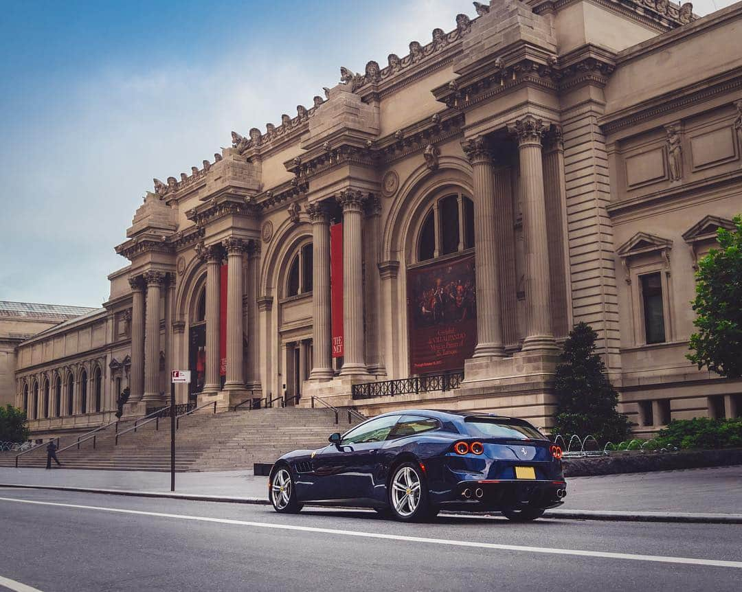 Ferrari USAさんのインスタグラム写真 - (Ferrari USAInstagram)「Where would you take the #GTC4Lusso? #Ferrari」3月27日 11時28分 - ferrariusa