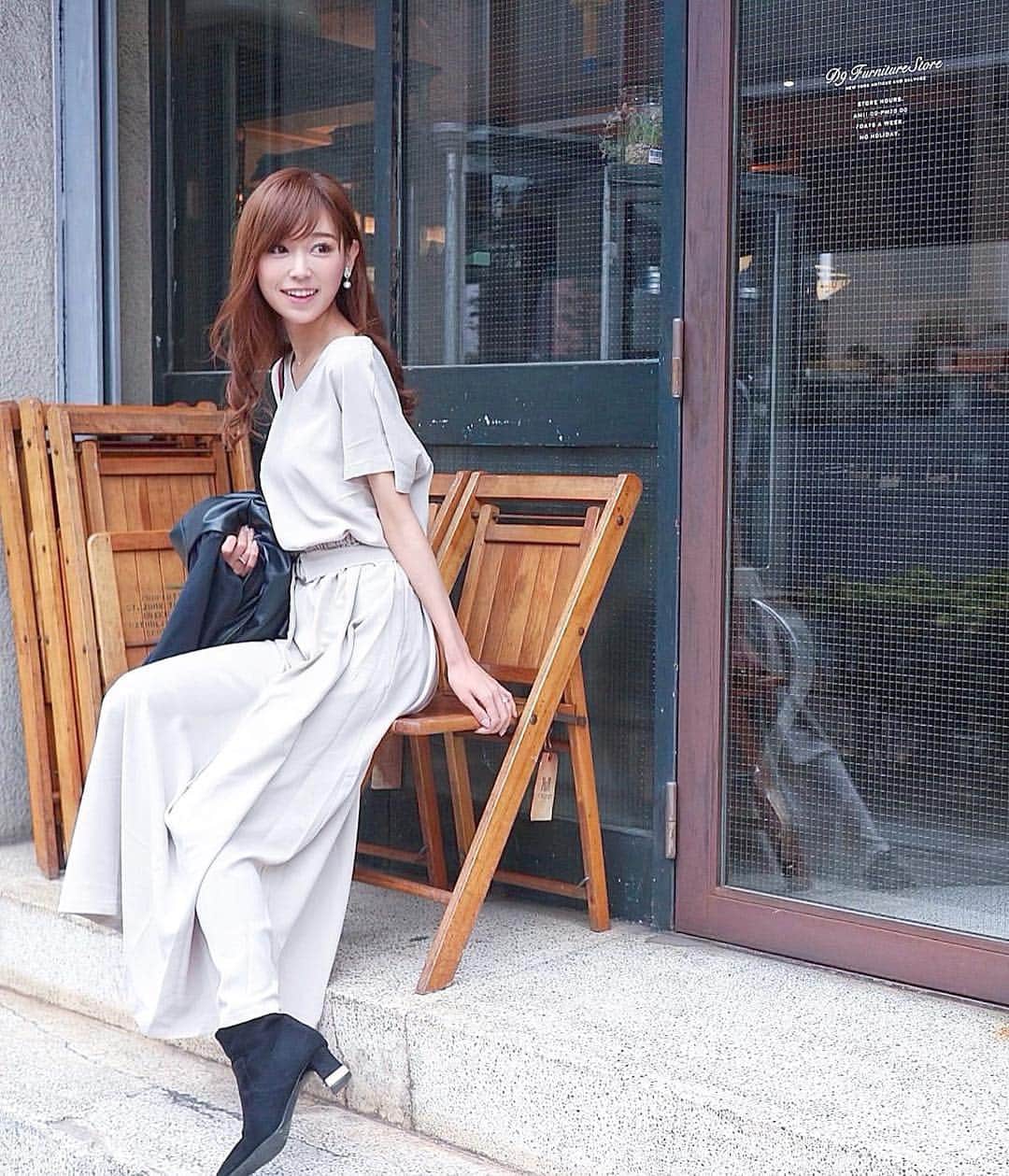 のインスタグラム：「朝から晴れていいお天気で気持ちいい〜😊✨ .  @titivatejp の #ベルト付きvネックロングワンピース 、さらっとして着心地良くてお気に入り♡ . .  #titivate #ティティベイト #titivatestyle　 #プリーツロングスカート  #coordinate #fashion #instafashion #onepiece #ワンピース #春服 #春物」