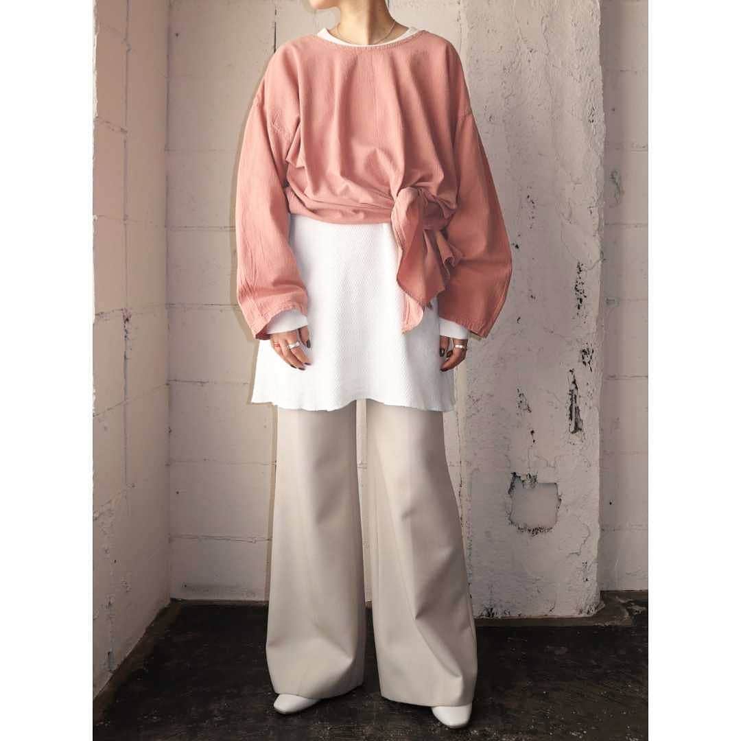 吉祥寺 古着屋 Orfeoのインスタグラム：「Ribbon Hem Tops Style  #Orfeo #Kichijoji #Tokyo #vintage #used #fashion #coodinate #outfits  掲載商品のお問い合わせはメールにて承っております。コメント、DMでのお問い合わせは受け付けておりませんのでご了承ください。」