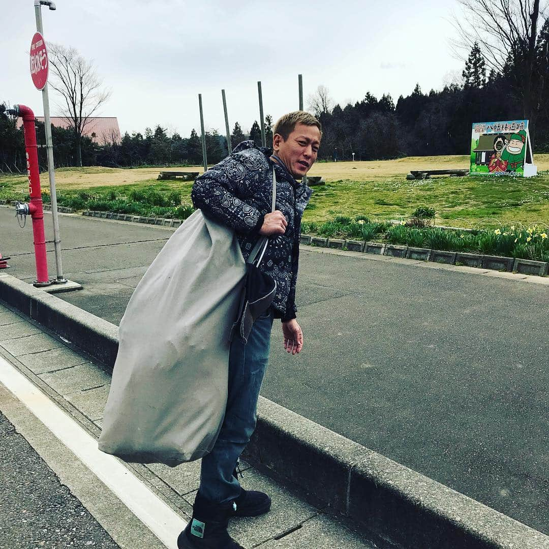 じゅんいちダビッドソンさんのインスタグラム写真 - (じゅんいちダビッドソンInstagram)「今日番組ロケなんですけど。おれやっぱ荷物でかすぎますよね？」3月27日 11時48分 - 0204junich_davidson_official