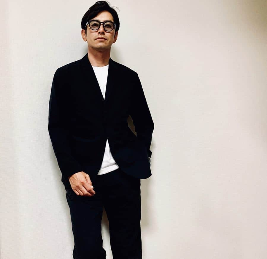 肥野竜也さんのインスタグラム写真 - (肥野竜也Instagram)「【PLST】 遠出や出張などありがたい「２WAYストレッチジャケット」「２WAYストレッチトラウザーズパンツ」✨ ゴルフの行き帰りや子供とそのまま遊んでも動きやすい😆👍 驚きの軽さとストレッチ（写真2.3枚目） シンプルなスナップボタン（写真4枚目） シームポケット（写真5枚目） ＊ #肥野ファッション #ストレッチジャケット #ストレッチパンツ #PLST #プラステ #パパコーデ #ゴルフ行き帰りコーデ」3月27日 11時46分 - tatsuya_hino