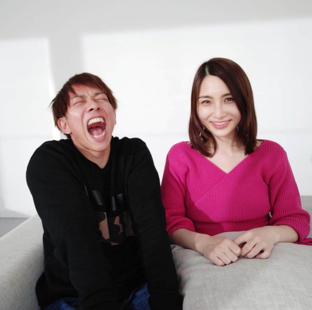 のインスタグラム：「【妊娠のご報告】﻿ ﻿ いつも応援してくださる皆様へ﻿ ﻿ この度私達夫婦は、﻿ 新たな命を授かりました。﻿ ﻿ 今は体に負担のかかるお仕事を﻿ 多少セーブしつつ﻿ 心や体の変化を楽しみながら﻿ 日々を過ごしています☺️﻿ ﻿ きちんと産まれてくれるかどうかの﻿不安はありますが﻿ ﻿ 順調にいけば﻿ 今年の秋に出産予定です。﻿ ﻿ 温かく見守って頂ければ幸いです。﻿ ﻿ ＝＝﻿ ﻿ 旦那観察日記﻿ @mofu_everyday ﻿ の「妊活編」へは﻿ 温かい応援メッセージやアドバイス、﻿本当にありがとうございました。﻿ ﻿ 今後は【妊活編】 →【妊婦生活編】﻿ としてお届け予定です🙏﻿ ﻿ それから、﻿ 性別は ﻿ たぶん﻿... ﻿ 男の子だそうです…！🐥﻿ ﻿ #ご報告 #妊娠 #旦那観察日記 #しみけん﻿ #はあちゅう #시미켄 #시미켄TV #shimiken #ちゅうしみ #ちゅうしみ妊活」