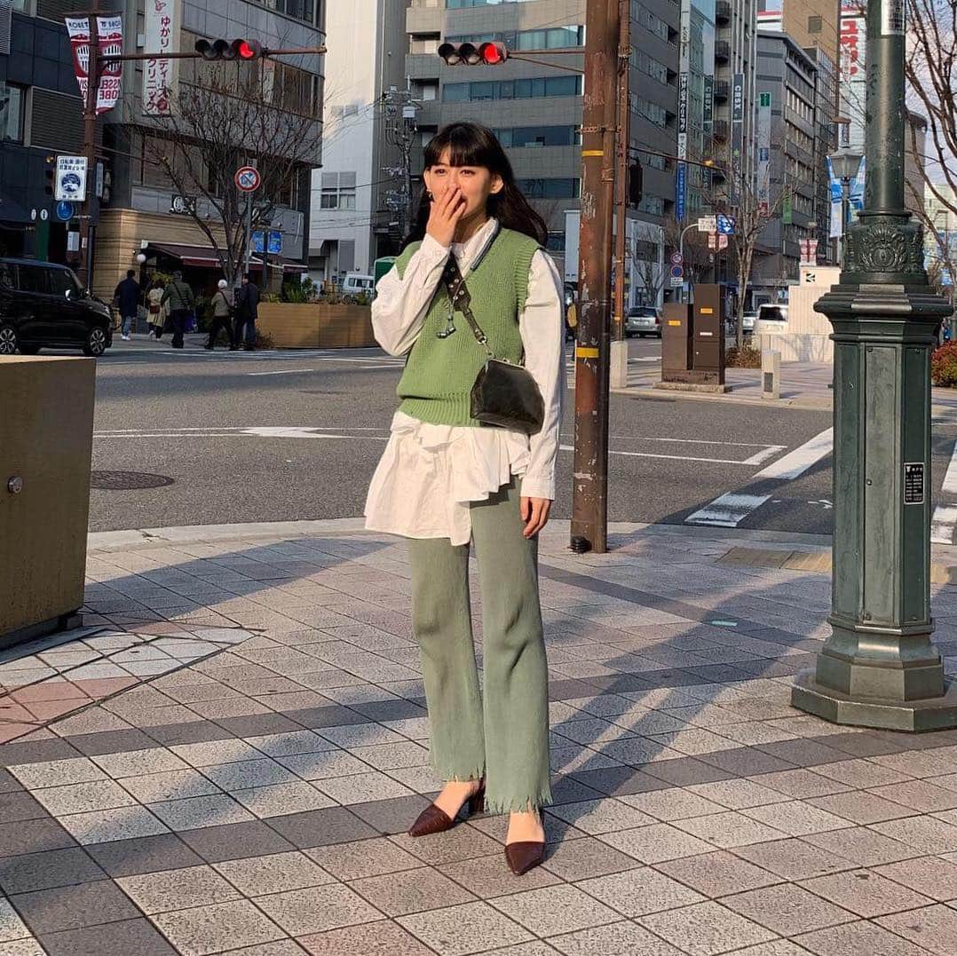 菅沼ゆり（ゆりっぱ）さんのインスタグラム写真 - (菅沼ゆり（ゆりっぱ）Instagram)「3/12  旅部の時の153cmコーデ。 神戸にて☺︎ ベスト超かわいいよね。 最近のテーマはいろんな色着ること。」3月27日 12時03分 - yurippa93