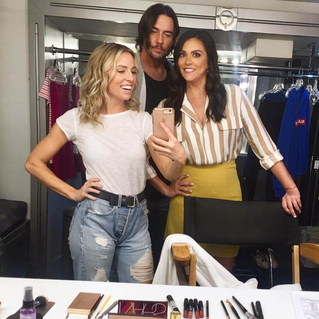 ポール・ノートンさんのインスタグラム写真 - (ポール・ノートンInstagram)「Early day, Long day, Great day! Love working with my girls @cecilystrong and @theamyclarke can’t wait to see this commercial! #cecilystrong」3月27日 12時03分 - paulnortonhair