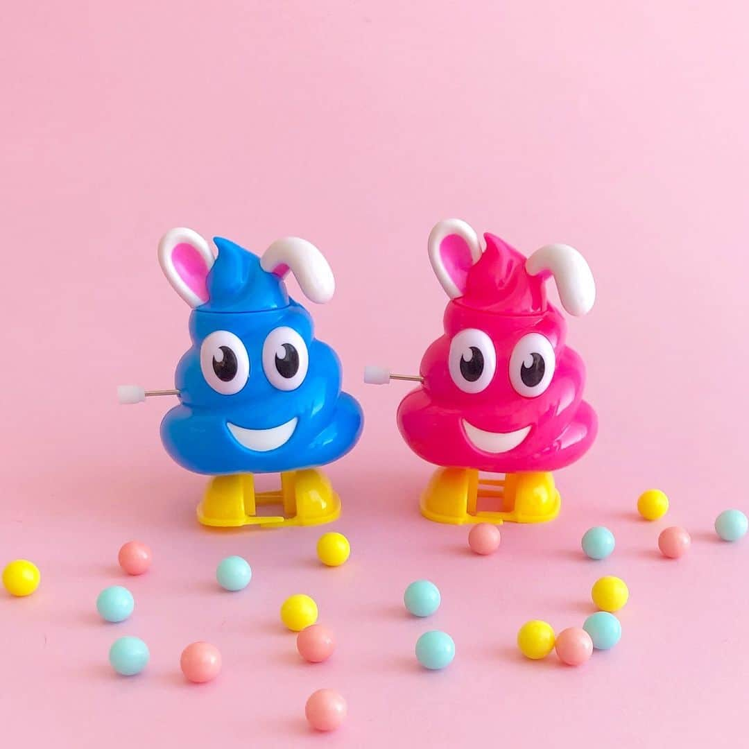 プラザ/PLAZAさんのインスタグラム写真 - (プラザ/PLAZAInstagram)「大人気の「Oh POOP!」からPLAZA・MINiPLA限定のバニーが登場💩🎉ゼンマイを回すと歩きながらキャンディをポロポロ落とします😂🍬🍬 . Oh POOP! バニー 各¥496(税込) . PLAZA・MINiPLA・PLAZA ONLINE STOREでお取り扱いしています💩 . #ohpoop #オープープ #poopemoji #💩 #funny #candy #🍬 #easter #イースター #easterbunny #bunny #うさぎ #ウサギ #🐰 #🐇 #PLAZA #プラザ #MINiPLA #MINIPLA #ミニプラ @plazastyle」3月27日 12時04分 - plazastyle