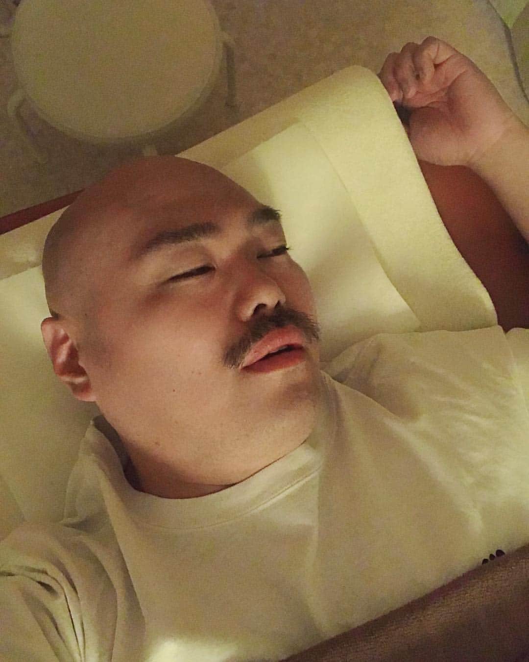 クロちゃんさんのインスタグラム写真 - (クロちゃんInstagram)「カラダをなおしてもらうしんよー」3月27日 12時05分 - kurochandesuwawa