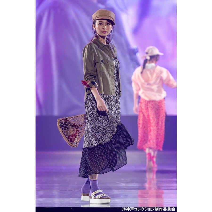 神戸コレクションのインスタグラム：「. . . 神戸コレクション 2019 SPRING/SUMMER -ガールズフェスティバル- OFFICIAL PHOTO . ▽STAGE▽ Hankyu×KOBE COLLECTION . ▽BRAND▽ #bluelabelcrestbridge (@blueblackcb ) . ▽MODEL▽ #舞川あいく #藤井サチ #香川沙耶 #新川優愛 . #kobecollection #神戸コレクション #kobecollection_official #神戸コレクション公式 #神コレ #2019ss #神戸コレクション2019ss #ガールズフェスティバル #fashionshow #fashion #model #brand #styling」