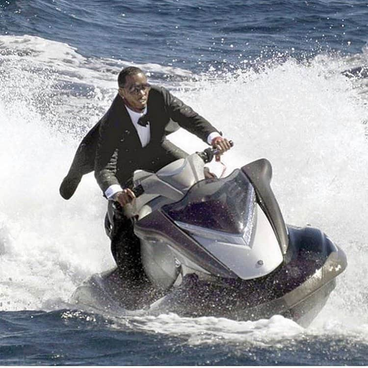 DJドラマのインスタグラム：「Bond.... Diddy Bond 🛥 . . . #JamesBond #007 #JamesBond007 #Diddy #MusicIndustry #Music #NewMusic #HipHop #HipHopLegend #MusicLegend #PDiddy #RapUp #RapGame #Meme #MusicMeme #Laughs #LaughsDaily #DiddyMeme」