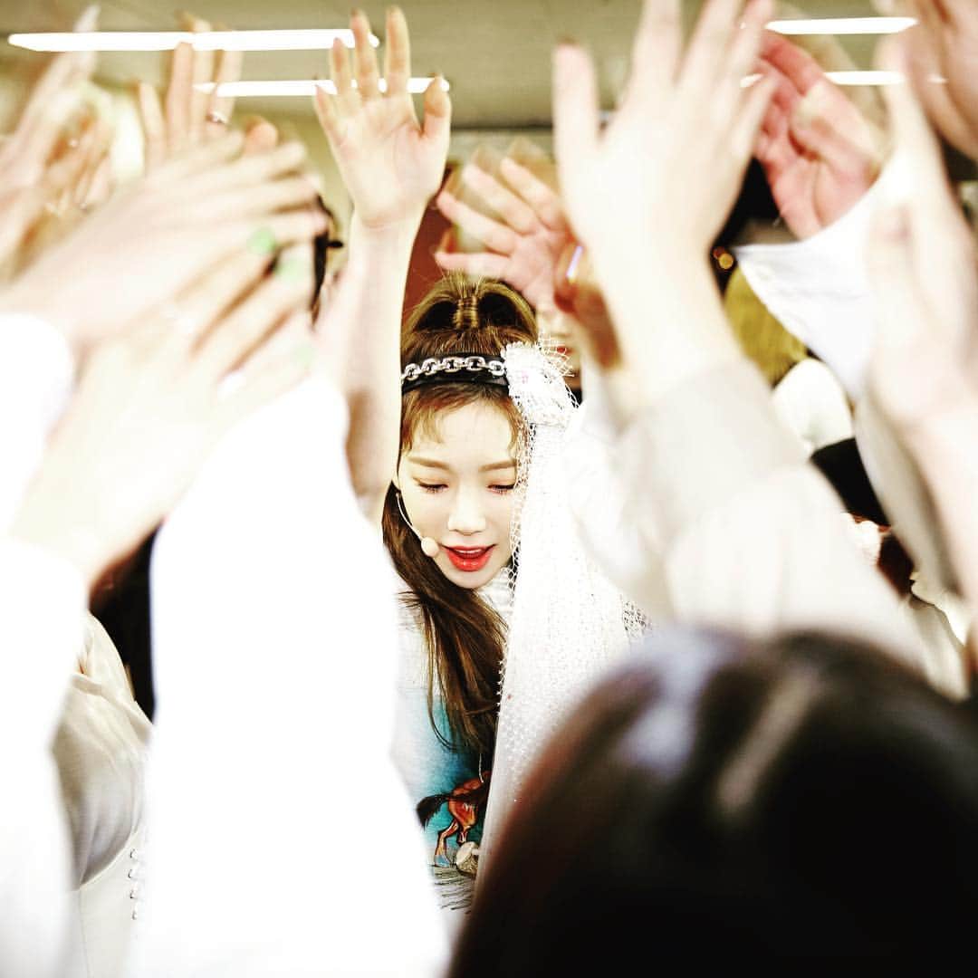 テヨン さんのインスタグラム写真 - (テヨン Instagram)「교주처럼 나왔네 여러분 오늘도 태연하게- ♡ #쓱콘의추억」3月27日 12時13分 - taeyeon_ss