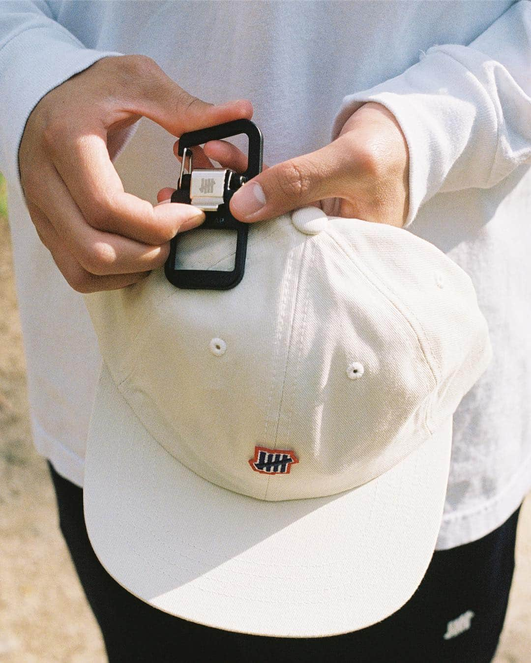 UNDFTDさんのインスタグラム写真 - (UNDFTDInstagram)「UNDEFEATED Cap Snap and 5 Strike Strapback // Available Now at All Undefeated Chapter Stores and Undefeated.com」3月27日 12時20分 - undefeatedinc