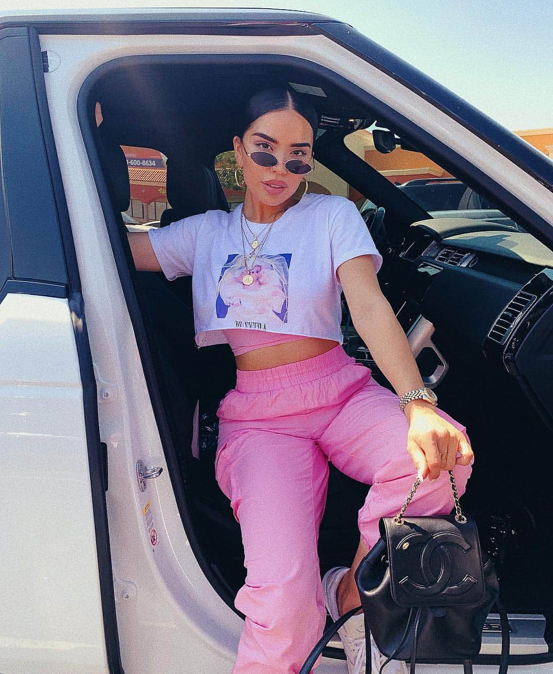 iluvsarahiiさんのインスタグラム写真 - (iluvsarahiiInstagram)「Loving this pink moment💓 what’s your least and favorite color to wear?! _________________________________________ Pants + Pink Crop @tigermist  T-shirt @cottonon  Glasses @cottonon  Jewelry @iriemicollection  Bag @chanelofficial」3月27日 12時29分 - iluvsarahii