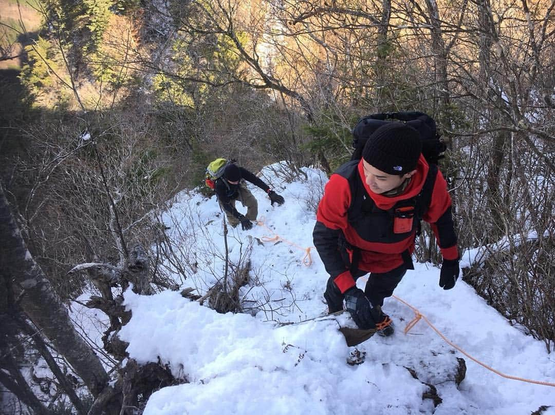 ROOT CO. Designed in HAKONE.さんのインスタグラム写真 - (ROOT CO. Designed in HAKONE.Instagram)「. Day trekking. ・ #root_co #rootco #shockresistcasepro #milspec #iphonecase #magreel360 #carabiner #outdoor #outdoors #outdoorbrand #outdoorgear #outdoorlife #trekking #trekkinggear #trekkinglife #lifestyle #outdoorstyle #trekkingstyle #ミルスペック #iphoneケース #カラビナ #アウトドア #アウトドアブランド #アウトドアギア #アウトドアライフ #トレッキング #トレッキングギア #トレッキングライフ #ライフスタイル #登山」3月27日 12時30分 - root_co_official