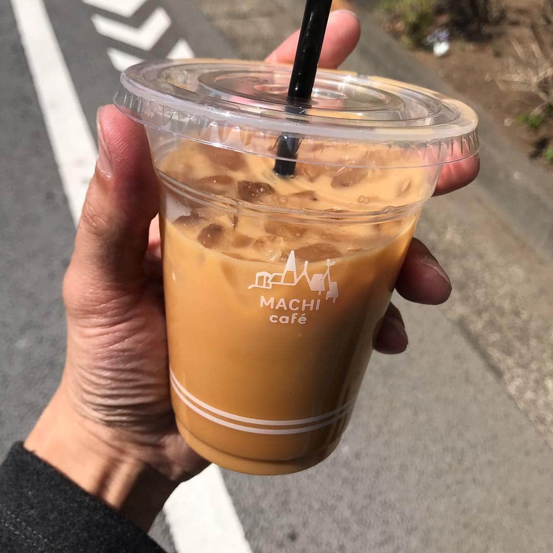 靖乃さんのインスタグラム写真 - (靖乃Instagram)「ゆったりとお昼休憩 なう☆ ドリップコーヒーはラテにする or ミルクだけ入れる(ガムシロは入れない)派です♪  快晴やけど風が強いね@東京 午後もがんばりまっさ  #靖乃 #マチカフェ #コーヒーでほっと一息」3月27日 12時30分 - yasuno_official
