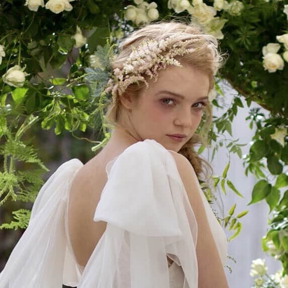 のインスタグラム：「* 人気コラムをご紹介します✨ 《靴が痛いと笑えない！結婚式を快適に過ごせるシューズ選びのポイント＆ドレス別似合うシューズの選び方》 . 《袖ありウェディングドレスの3つのメリット：体型カバーのポイントと注意点》 * コラムは @Dresses_weddingdress のプロフィールリンクよりご覧下さい🎈 TOPページまたは少し下にスクロールした“column”よりご覧いただけます。 * 〈お問合せ〉 ✉️dresses@dressthelife.jp 📞0120-791-249 * #ドレッシーズコラム#wedding#weddingdress#トレンドカラー#ウェディングドレス試着 #ウェディングドレス迷子#カラードレス試着#カラードレス迷子#ドレスショップ#ドレス探し #フォトウェディング#プレ花嫁 #花嫁ヘア#花嫁 #プレ花嫁#全国のプレ花嫁さんと繋がりたい#ドレス迷子 #ドレス試着 #ウェディングドレス#カラードレス#ドレス探し#結婚式#卒花嫁#2019春婚#2019夏婚#2019秋婚#2019冬婚」