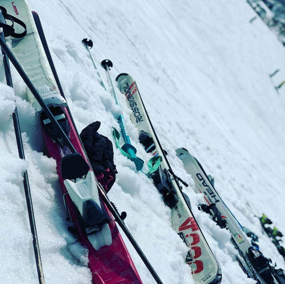 有森裕子さんのインスタグラム写真 - (有森裕子Instagram)「さあ！キャンプ2日目は雪上でのスキー⛷ 良いお天気です❣️」3月27日 12時42分 - arimori.yuko33