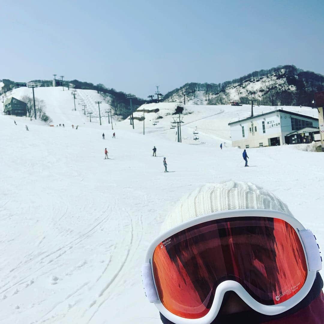 有森裕子さんのインスタグラム写真 - (有森裕子Instagram)「さあ！キャンプ2日目は雪上でのスキー⛷ 良いお天気です❣️」3月27日 12時42分 - arimori.yuko33