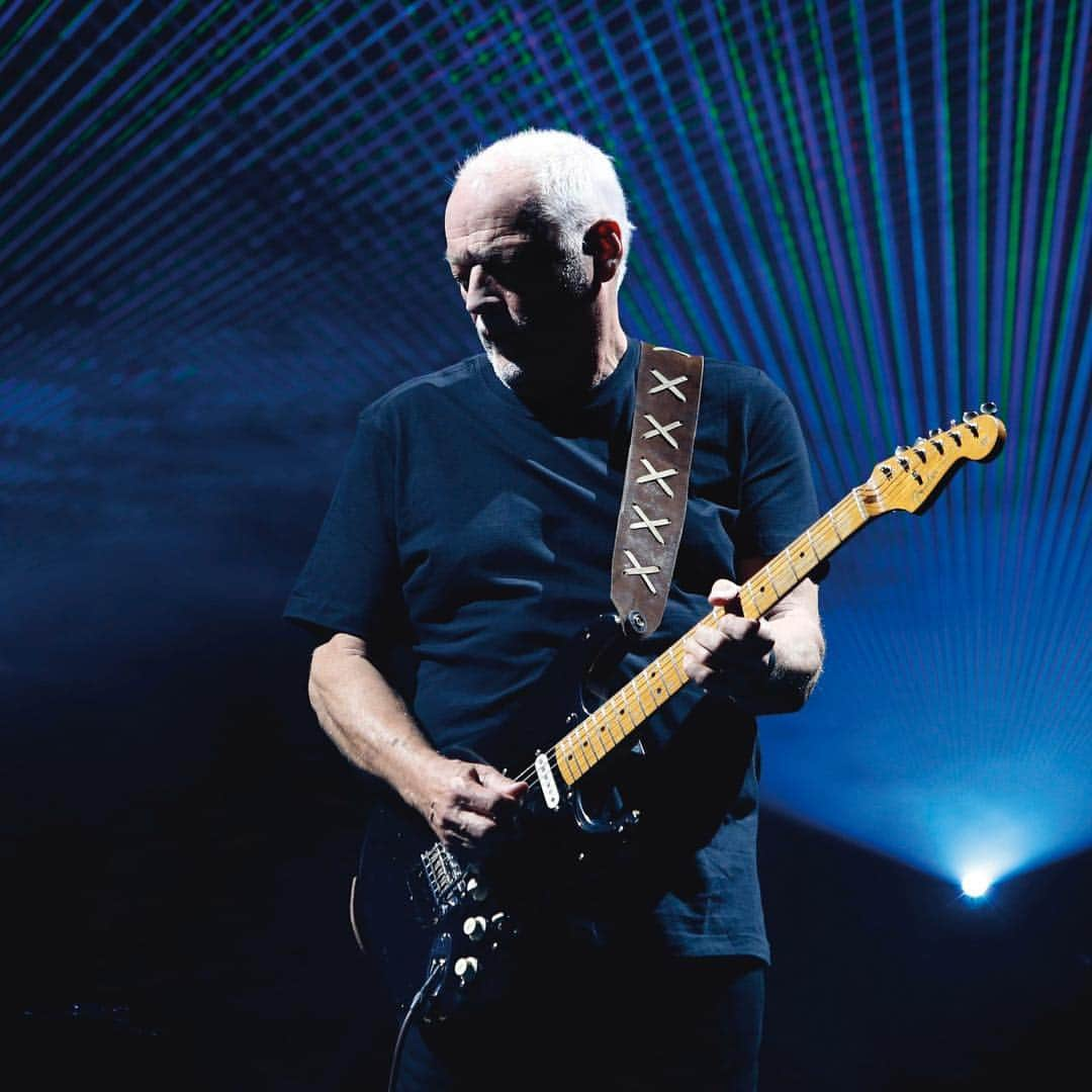 クリスティーズさんのインスタグラム写真 - (クリスティーズInstagram)「Now open: Discover The David Gilmour Guitar Collection at our London gallery until 31 March, including the guitars that inspired his best-loved songs.⠀ .⠀ Share your photos of the exhibition with #GilmourGuitars.⠀ .⠀ 📷 by Chiaki Nozu/Getty Images.⠀ .⠀ The David Gilmour Guitar Collection – 20 June at Christie's New York.⠀ .⠀ @davidgilmour #davidgilmour #pinkfloyd #guitar #guitars #guitarcollection #music #musician #rockandroll #london」3月27日 22時09分 - christiesinc