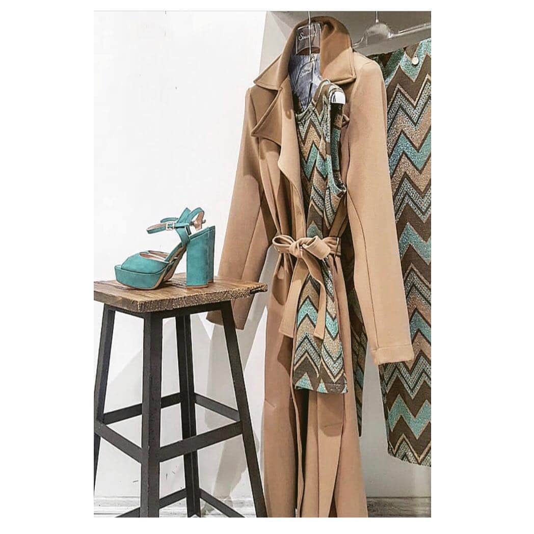 のインスタグラム：「#islo #isloisabellalorusso #isloshoes #shoes #sandals #fashion #style #shop #negozio #rivenditore #heels #tacchi #outfit #outfitoftheday #inlove #loveit #higheels #shoponline  #shoppingonline #shopping #newcollection #madeinitaly #staytuned」