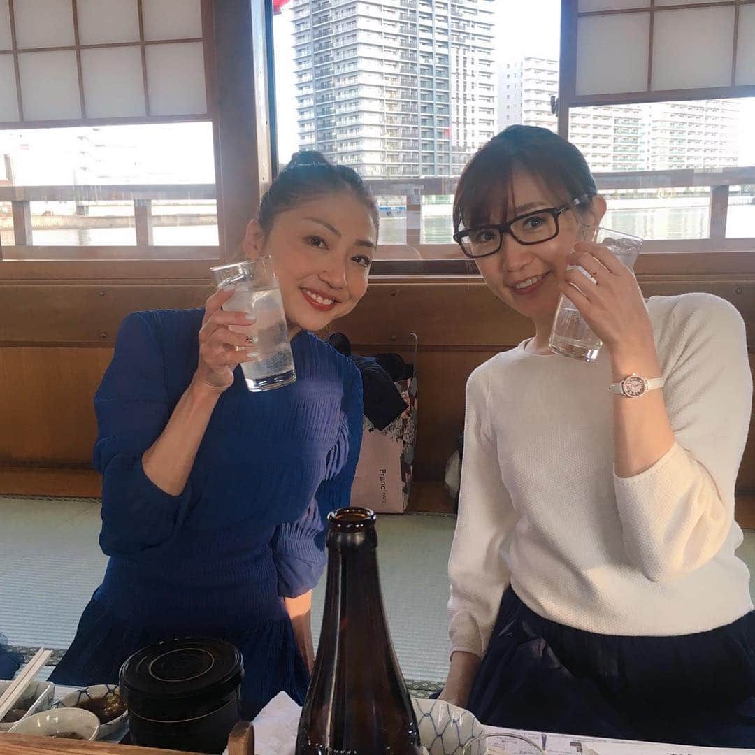のインスタグラム：「屋形船VOL.4 今回は屋形船「三河屋」さんでした！なんといっても女将さんが素晴らしく最高！お酒も早いし私のレモンサワーは一度も切らすことなく自動的に出てきていた！最高のおもてなし！最高のメンバー！ 美央ママとはタイタニックごっこをしたりマッキーともタイタニックごっこしてあげたりw 和くんとは夫婦漫才風な締めの挨拶したりくにゃんサプライズバースデーもしたり本当に楽しかった！ みんなありがとう😊 また来年もしましょう！ @ami_nakagawa_  #中川愛海 #一日一回カンパイ #屋形船 #屋形船三河屋 #恵比寿メンバー」