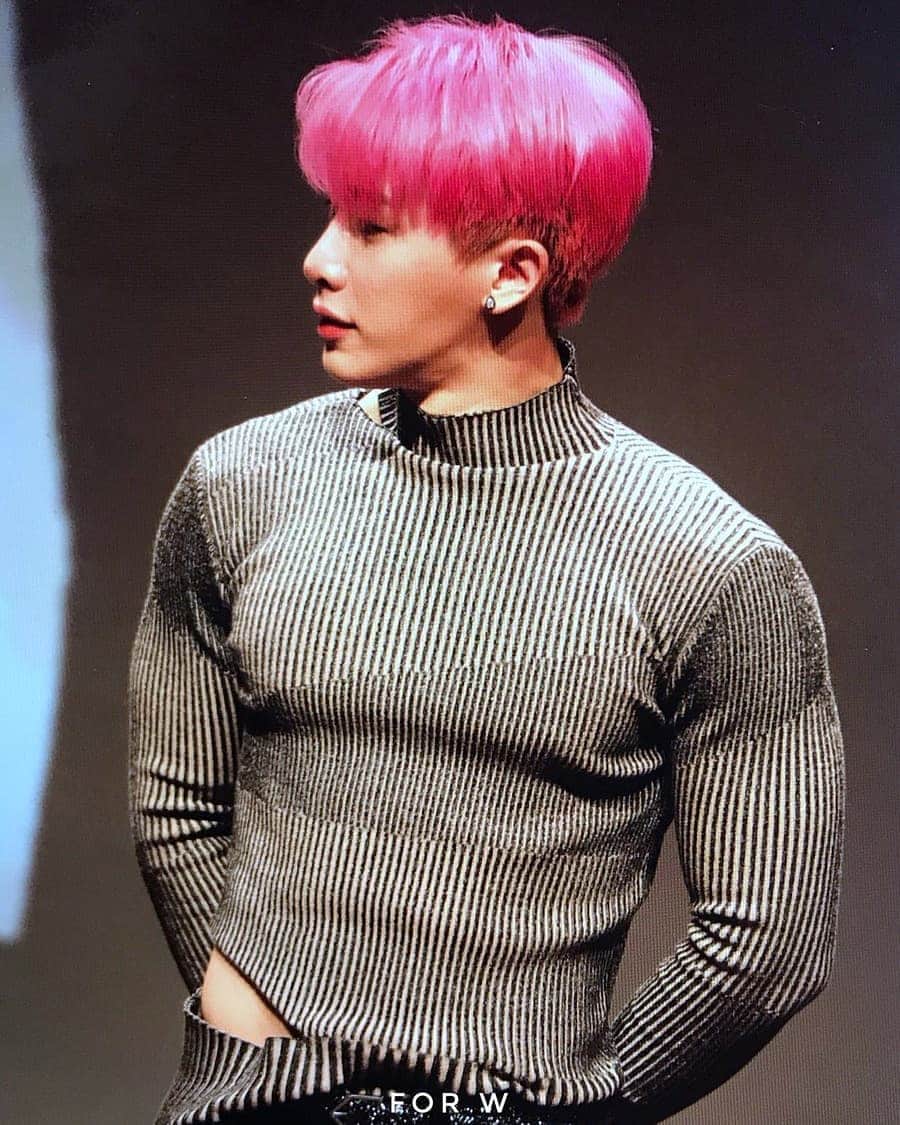 のインスタグラム：「WONHO (MONSTA X) HONGDAE FANSIGN 💖 @official_monsta_x . . . . . #원호 #WonHo #신호석 #ShinHoSeok #元虎 #MONSTAX #몬스타엑스 #koreanboy#monstaxwonho #wonhomonstax #korea#koreanstayle#koreanfashion#koreanboy#koreankpop#koreanclothes#koreancouple#koreanbeauty#koreanactor#korean_drama#koreandrama#koreanboys#koreanlook#kpop#boy  #asianboy  #beauty #nightout #menfashion #model」