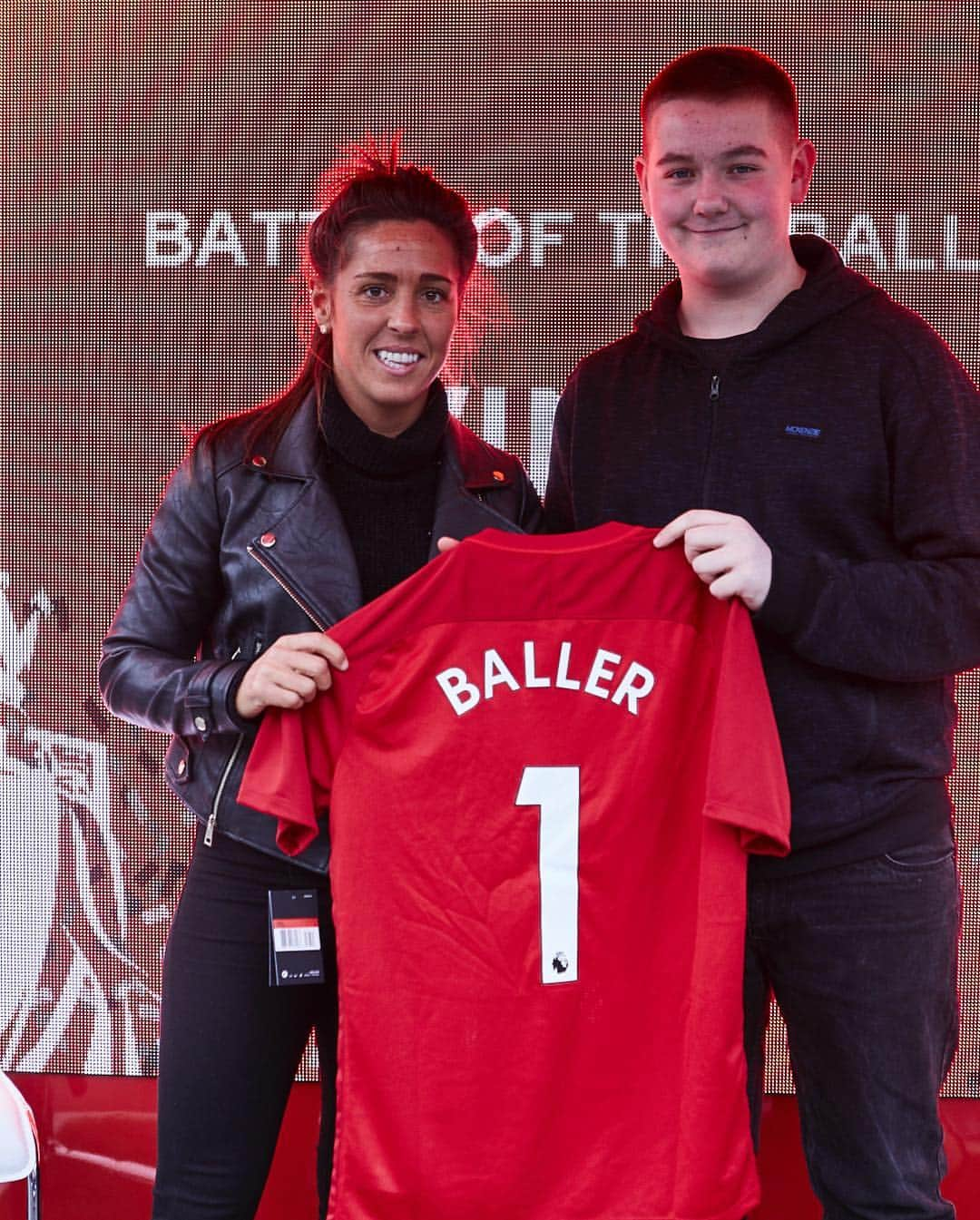 ファラ・ウィリアムズさんのインスタグラム写真 - (ファラ・ウィリアムズInstagram)「Here's what happened in Liverpool on the Official @CocaCola_GB x @PremierLeague Trophy Tour: 🎤 take the mic and commentate on your favourite goal 🏆 get your photo with the premier league trophy 🎮 Liverpool Battle of the Ballers FIFA 19 winner Next stop on the tour is in Newcastle #TheOfficialTrophyTour」3月27日 22時13分 - fara44