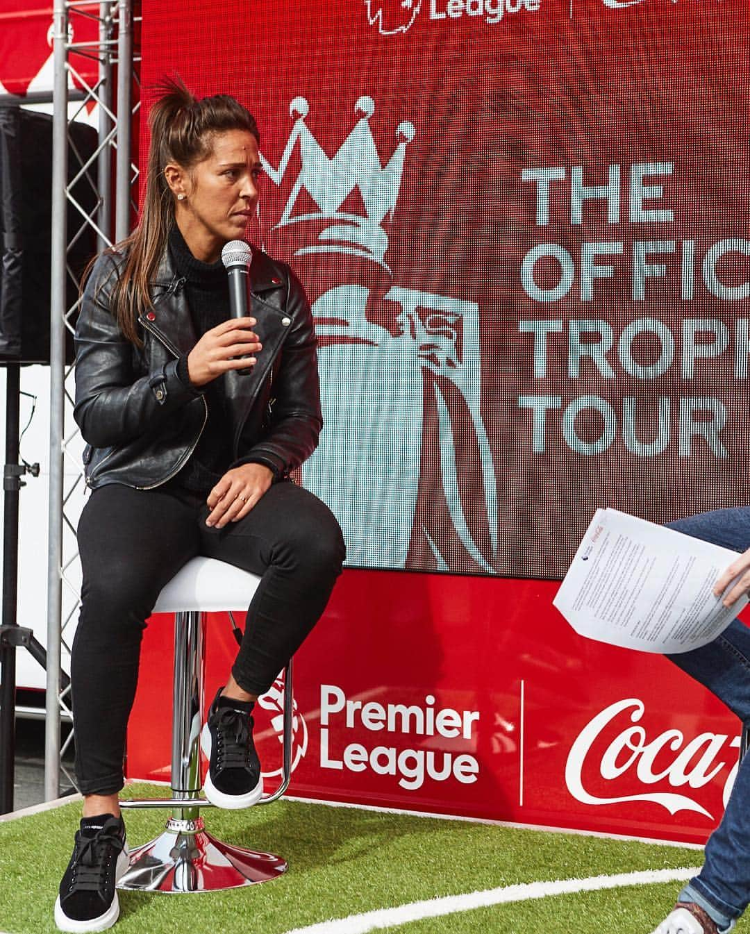 ファラ・ウィリアムズさんのインスタグラム写真 - (ファラ・ウィリアムズInstagram)「Here's what happened in Liverpool on the Official @CocaCola_GB x @PremierLeague Trophy Tour: 🎤 take the mic and commentate on your favourite goal 🏆 get your photo with the premier league trophy 🎮 Liverpool Battle of the Ballers FIFA 19 winner Next stop on the tour is in Newcastle #TheOfficialTrophyTour」3月27日 22時13分 - fara44