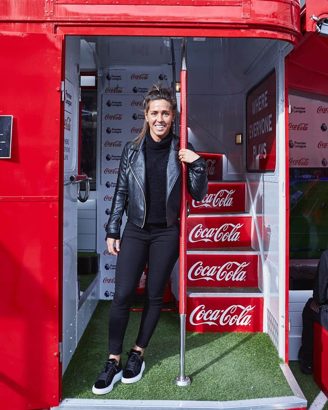 ファラ・ウィリアムズさんのインスタグラム写真 - (ファラ・ウィリアムズInstagram)「Here's what happened in Liverpool on the Official @CocaCola_GB x @PremierLeague Trophy Tour: 🎤 take the mic and commentate on your favourite goal 🏆 get your photo with the premier league trophy 🎮 Liverpool Battle of the Ballers FIFA 19 winner Next stop on the tour is in Newcastle #TheOfficialTrophyTour」3月27日 22時13分 - fara44