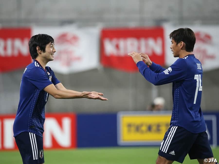 日本サッカー協会さんのインスタグラム写真 - (日本サッカー協会Instagram)「📸Match Photos③ フレッシュな顔触れによる組み合わせで、互いの距離感やタイミングを量りながらプレーする選手たち。引いて守るボリビア代表に、後半日本は交代カードを切ります。 ・ キリンチャレンジカップ2019 #SAMURAIBLUE 1-0 ボリビア代表 📅3/26(火)19:30KO 📍兵庫／ノエビアスタジアム神戸 ・ #daihyo #SAMURAIBLUE」3月27日 22時25分 - japanfootballassociation
