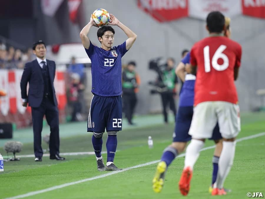 日本サッカー協会さんのインスタグラム写真 - (日本サッカー協会Instagram)「📸Match Photos③ フレッシュな顔触れによる組み合わせで、互いの距離感やタイミングを量りながらプレーする選手たち。引いて守るボリビア代表に、後半日本は交代カードを切ります。 ・ キリンチャレンジカップ2019 #SAMURAIBLUE 1-0 ボリビア代表 📅3/26(火)19:30KO 📍兵庫／ノエビアスタジアム神戸 ・ #daihyo #SAMURAIBLUE」3月27日 22時25分 - japanfootballassociation