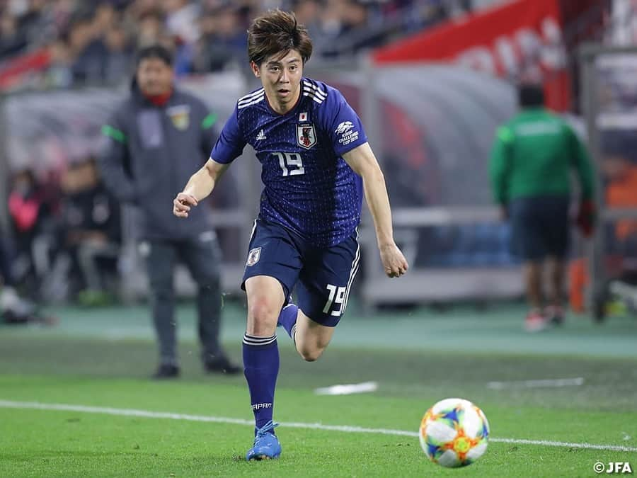 日本サッカー協会さんのインスタグラム写真 - (日本サッカー協会Instagram)「📸Match Photos③ フレッシュな顔触れによる組み合わせで、互いの距離感やタイミングを量りながらプレーする選手たち。引いて守るボリビア代表に、後半日本は交代カードを切ります。 ・ キリンチャレンジカップ2019 #SAMURAIBLUE 1-0 ボリビア代表 📅3/26(火)19:30KO 📍兵庫／ノエビアスタジアム神戸 ・ #daihyo #SAMURAIBLUE」3月27日 22時25分 - japanfootballassociation