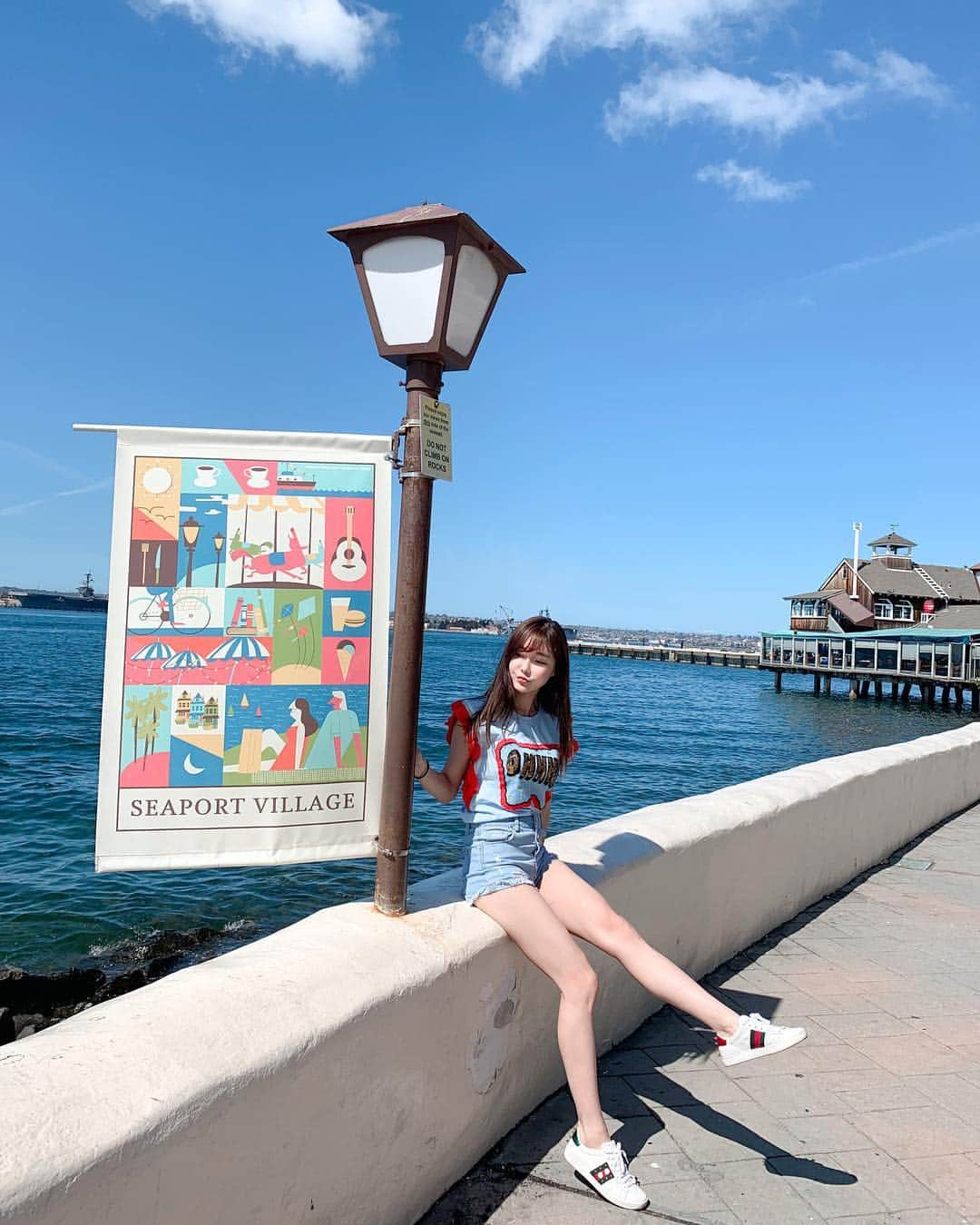 チェ・スルギさんのインスタグラム写真 - (チェ・スルギInstagram)「. San diego🇺🇸 . . Seaport village . - 최애도시 샌디에고 😘😘 그냥 아무것도 안하고  하늘만 바라보고있어도 행복해 💕 . .」3月27日 22時29分 - angel9028