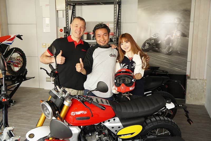 ちぱるさんのインスタグラム写真 - (ちぱるInstagram)「. 今日はイタリアンバイクの #ファンティック「#キャバレロ」の メディア向け発表会があったので、世田谷にある #サインハウス の ショールームに行ってまいりました。 . キャバレロは125・250・500ccとありまして、サイズは どれもほぼ一緒！ . . 個人的には500が非常に興味がありました。 . もうちょっとしたらデリバリー開始です✨ . . うっわ！初めてFacebookゴーグルで . https://www.facebook.com/GOGGLE.chiparu/ . バイク取材っぽいことした感じ～Σ(￣□￣lll) . . . #Fantic #Caballero #FanticCaballero #FanticScrambler #ファンティックスクランブラー #FanticFlatTrack #FanticEnduro #FanticMotors #ライディングウェア #MaxFritz #マックスフリッツ #ライディングジーンズ #ライディングパンツ #ちぱるジーンズ4 #ライディングシューズ #GAERNE #ガエルネ #ToughGear #タフギア」3月27日 22時29分 - chiparu125