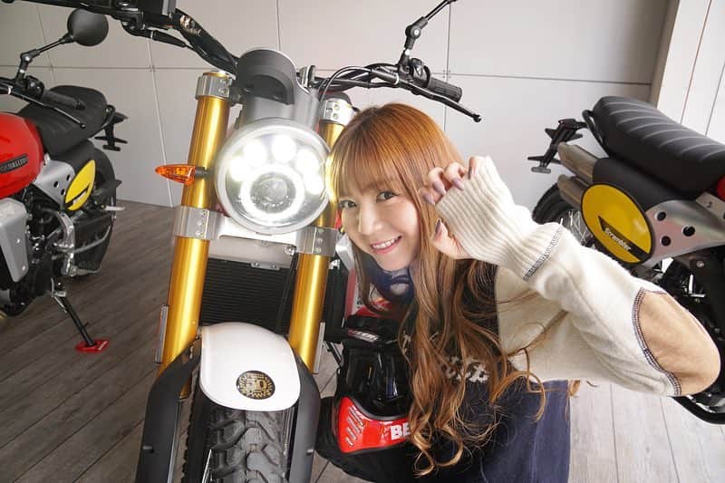 ちぱるさんのインスタグラム写真 - (ちぱるInstagram)「. 今日はイタリアンバイクの #ファンティック「#キャバレロ」の メディア向け発表会があったので、世田谷にある #サインハウス の ショールームに行ってまいりました。 . キャバレロは125・250・500ccとありまして、サイズは どれもほぼ一緒！ . . 個人的には500が非常に興味がありました。 . もうちょっとしたらデリバリー開始です✨ . . うっわ！初めてFacebookゴーグルで . https://www.facebook.com/GOGGLE.chiparu/ . バイク取材っぽいことした感じ～Σ(￣□￣lll) . . . #Fantic #Caballero #FanticCaballero #FanticScrambler #ファンティックスクランブラー #FanticFlatTrack #FanticEnduro #FanticMotors #ライディングウェア #MaxFritz #マックスフリッツ #ライディングジーンズ #ライディングパンツ #ちぱるジーンズ4 #ライディングシューズ #GAERNE #ガエルネ #ToughGear #タフギア」3月27日 22時29分 - chiparu125