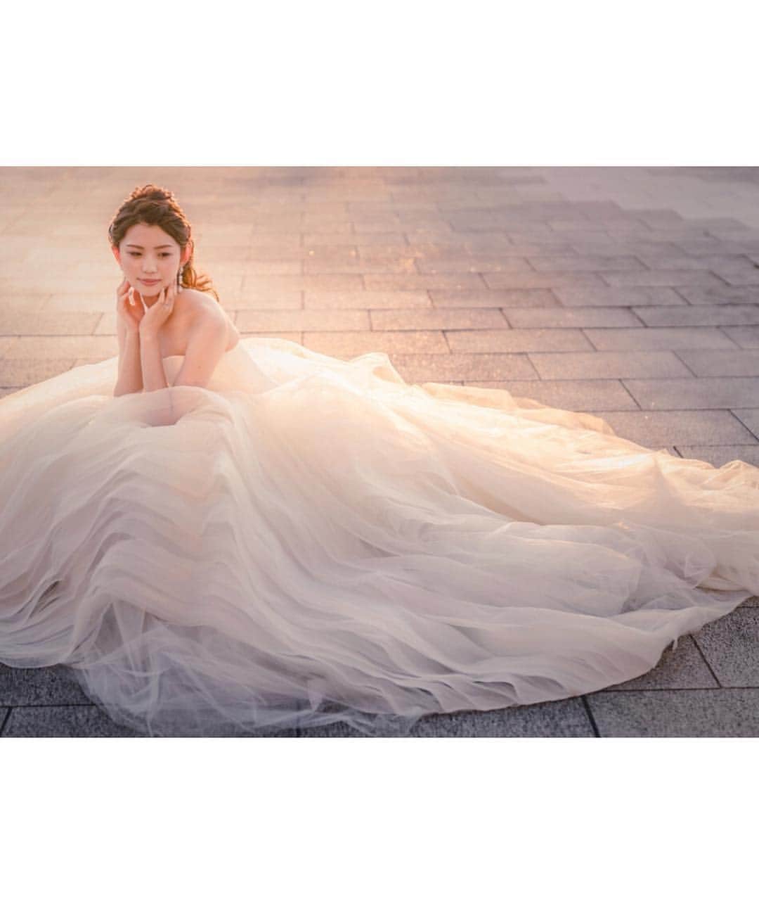 プレ花嫁の結婚式準備アプリ♡ -ウェディングニュースさんのインスタグラム写真 - (プレ花嫁の結婚式準備アプリ♡ -ウェディングニュースInstagram)「美しさにうっとり💕思わず見とれてしまうウェディングフォト10選✨ * * こちらのお写真は  #フォトグラファー @marthgraphy さんからリグラムさせていただきました🌟ありがとうございました😊✨ * * * 関東の花嫁さんを中心に、大人気のフォトグラファー @marthgraphy さんのウェディングフォトがどれも素敵すぎるんです😘💕 * カバーは毎年花嫁さんに大人気の #桜前撮り 🌸💕 * 昼間のピンクのふんわりした雰囲気とはまた違った #夜桜 は幻想的でとっても素敵なんです😍💓 * ライトアップされているので #ドレス にもライトがあたり、ふんわり透明感がありドレスの動きが綺麗に残っている #ウェディングフォト ですよね😊✨ * #エレガント でかっこよさもあるフォトに仕上がるので、とても魅力的です❤ * * どのフォトもとっても素敵なので、ぜひスワイプ👉してチェックしてみてくださいね✨ * * * * ＼📷投稿お待ちしています／ * 花嫁はもちろん、業者さんも大歓迎✨ アナタのお写真をご紹介してもOKという方は、ぜひ #ウェディングニュース にお写真を投稿してください💕 * * * ⬇︎関連アカウント⬇︎ * 💒式場検索 【 @weddingnews_concierge 】 👰マイレポ花嫁 【 @weddingnews_brides 】 💋WNブライズレポーター 【 @weddingnews_bridesreporter 】 * * その他、編集部からの連絡専用 @weddingnews_contact や、スタッフ個人の連絡用として @WN_xxxx（xxxは個人名）があります💕 * ………………………………………… ❤️WeddingNewsとは？ * * 花嫁のリアルな”声”から生まれた 花嫁支持率No1✨スマホアプリです📱💕 * * 🌸知りたい… #結婚式準備 に役立つ記事を毎日150件配信中♩ * 🌸見たい… インスタの #ウェディング 系投稿TOP100が毎日チェックできる＊IG画像の複数ワード検索も可♩ * 🌸叶えたい… #結婚式 関連の予約サイトが大集合♩ * 🌸伝えたい… 自分の結婚式レポ『マイレポ』が簡単に作れる♩先輩花嫁のレポが読める♩ * * @weddingnews_editor のURLからDLしてね✨ * * * #ウエディング #花嫁 #プレ花嫁 #プレ花嫁準備 #結婚  #桜 #写真好きな人と繋がりたい #お花見 #2019夏婚 #フォトウェディング #ロケーションフォト #春 #プロポーズ #ウエディングドレス #日本中のプレ花嫁さんと繋がりたい #ウェディングドレス #フォトジェニック #2019秋婚 #婚約」3月27日 22時32分 - weddingnews_editor