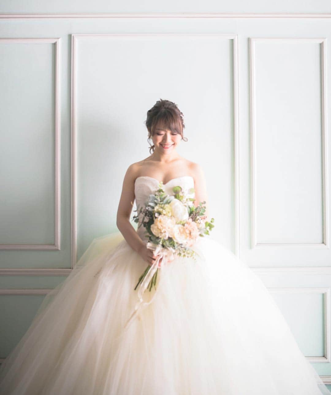 プレ花嫁の結婚式準備アプリ♡ -ウェディングニュースさんのインスタグラム写真 - (プレ花嫁の結婚式準備アプリ♡ -ウェディングニュースInstagram)「美しさにうっとり💕思わず見とれてしまうウェディングフォト10選✨ * * こちらのお写真は  #フォトグラファー @marthgraphy さんからリグラムさせていただきました🌟ありがとうございました😊✨ * * * 関東の花嫁さんを中心に、大人気のフォトグラファー @marthgraphy さんのウェディングフォトがどれも素敵すぎるんです😘💕 * カバーは毎年花嫁さんに大人気の #桜前撮り 🌸💕 * 昼間のピンクのふんわりした雰囲気とはまた違った #夜桜 は幻想的でとっても素敵なんです😍💓 * ライトアップされているので #ドレス にもライトがあたり、ふんわり透明感がありドレスの動きが綺麗に残っている #ウェディングフォト ですよね😊✨ * #エレガント でかっこよさもあるフォトに仕上がるので、とても魅力的です❤ * * どのフォトもとっても素敵なので、ぜひスワイプ👉してチェックしてみてくださいね✨ * * * * ＼📷投稿お待ちしています／ * 花嫁はもちろん、業者さんも大歓迎✨ アナタのお写真をご紹介してもOKという方は、ぜひ #ウェディングニュース にお写真を投稿してください💕 * * * ⬇︎関連アカウント⬇︎ * 💒式場検索 【 @weddingnews_concierge 】 👰マイレポ花嫁 【 @weddingnews_brides 】 💋WNブライズレポーター 【 @weddingnews_bridesreporter 】 * * その他、編集部からの連絡専用 @weddingnews_contact や、スタッフ個人の連絡用として @WN_xxxx（xxxは個人名）があります💕 * ………………………………………… ❤️WeddingNewsとは？ * * 花嫁のリアルな”声”から生まれた 花嫁支持率No1✨スマホアプリです📱💕 * * 🌸知りたい… #結婚式準備 に役立つ記事を毎日150件配信中♩ * 🌸見たい… インスタの #ウェディング 系投稿TOP100が毎日チェックできる＊IG画像の複数ワード検索も可♩ * 🌸叶えたい… #結婚式 関連の予約サイトが大集合♩ * 🌸伝えたい… 自分の結婚式レポ『マイレポ』が簡単に作れる♩先輩花嫁のレポが読める♩ * * @weddingnews_editor のURLからDLしてね✨ * * * #ウエディング #花嫁 #プレ花嫁 #プレ花嫁準備 #結婚  #桜 #写真好きな人と繋がりたい #お花見 #2019夏婚 #フォトウェディング #ロケーションフォト #春 #プロポーズ #ウエディングドレス #日本中のプレ花嫁さんと繋がりたい #ウェディングドレス #フォトジェニック #2019秋婚 #婚約」3月27日 22時32分 - weddingnews_editor