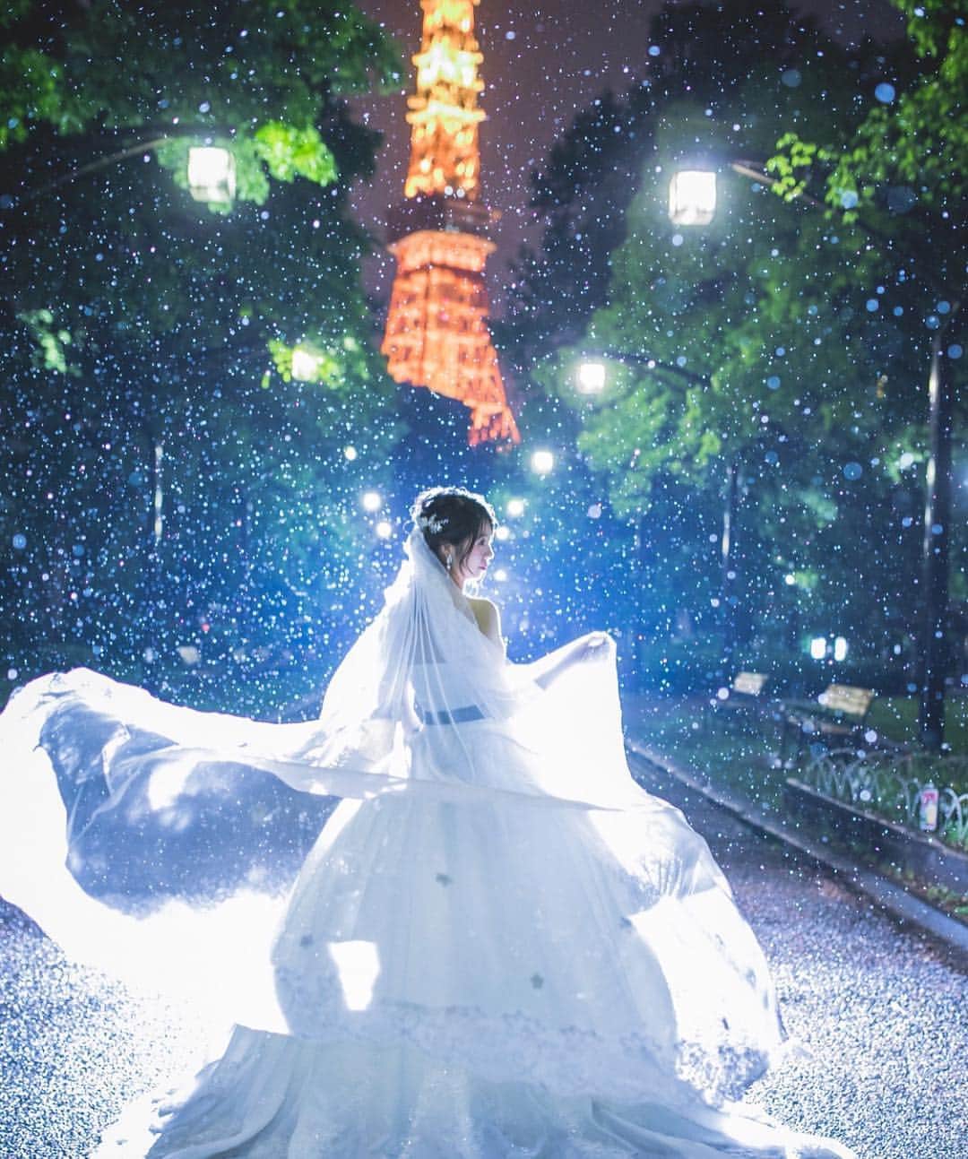 プレ花嫁の結婚式準備アプリ♡ -ウェディングニュースさんのインスタグラム写真 - (プレ花嫁の結婚式準備アプリ♡ -ウェディングニュースInstagram)「美しさにうっとり💕思わず見とれてしまうウェディングフォト10選✨ * * こちらのお写真は  #フォトグラファー @marthgraphy さんからリグラムさせていただきました🌟ありがとうございました😊✨ * * * 関東の花嫁さんを中心に、大人気のフォトグラファー @marthgraphy さんのウェディングフォトがどれも素敵すぎるんです😘💕 * カバーは毎年花嫁さんに大人気の #桜前撮り 🌸💕 * 昼間のピンクのふんわりした雰囲気とはまた違った #夜桜 は幻想的でとっても素敵なんです😍💓 * ライトアップされているので #ドレス にもライトがあたり、ふんわり透明感がありドレスの動きが綺麗に残っている #ウェディングフォト ですよね😊✨ * #エレガント でかっこよさもあるフォトに仕上がるので、とても魅力的です❤ * * どのフォトもとっても素敵なので、ぜひスワイプ👉してチェックしてみてくださいね✨ * * * * ＼📷投稿お待ちしています／ * 花嫁はもちろん、業者さんも大歓迎✨ アナタのお写真をご紹介してもOKという方は、ぜひ #ウェディングニュース にお写真を投稿してください💕 * * * ⬇︎関連アカウント⬇︎ * 💒式場検索 【 @weddingnews_concierge 】 👰マイレポ花嫁 【 @weddingnews_brides 】 💋WNブライズレポーター 【 @weddingnews_bridesreporter 】 * * その他、編集部からの連絡専用 @weddingnews_contact や、スタッフ個人の連絡用として @WN_xxxx（xxxは個人名）があります💕 * ………………………………………… ❤️WeddingNewsとは？ * * 花嫁のリアルな”声”から生まれた 花嫁支持率No1✨スマホアプリです📱💕 * * 🌸知りたい… #結婚式準備 に役立つ記事を毎日150件配信中♩ * 🌸見たい… インスタの #ウェディング 系投稿TOP100が毎日チェックできる＊IG画像の複数ワード検索も可♩ * 🌸叶えたい… #結婚式 関連の予約サイトが大集合♩ * 🌸伝えたい… 自分の結婚式レポ『マイレポ』が簡単に作れる♩先輩花嫁のレポが読める♩ * * @weddingnews_editor のURLからDLしてね✨ * * * #ウエディング #花嫁 #プレ花嫁 #プレ花嫁準備 #結婚  #桜 #写真好きな人と繋がりたい #お花見 #2019夏婚 #フォトウェディング #ロケーションフォト #春 #プロポーズ #ウエディングドレス #日本中のプレ花嫁さんと繋がりたい #ウェディングドレス #フォトジェニック #2019秋婚 #婚約」3月27日 22時32分 - weddingnews_editor