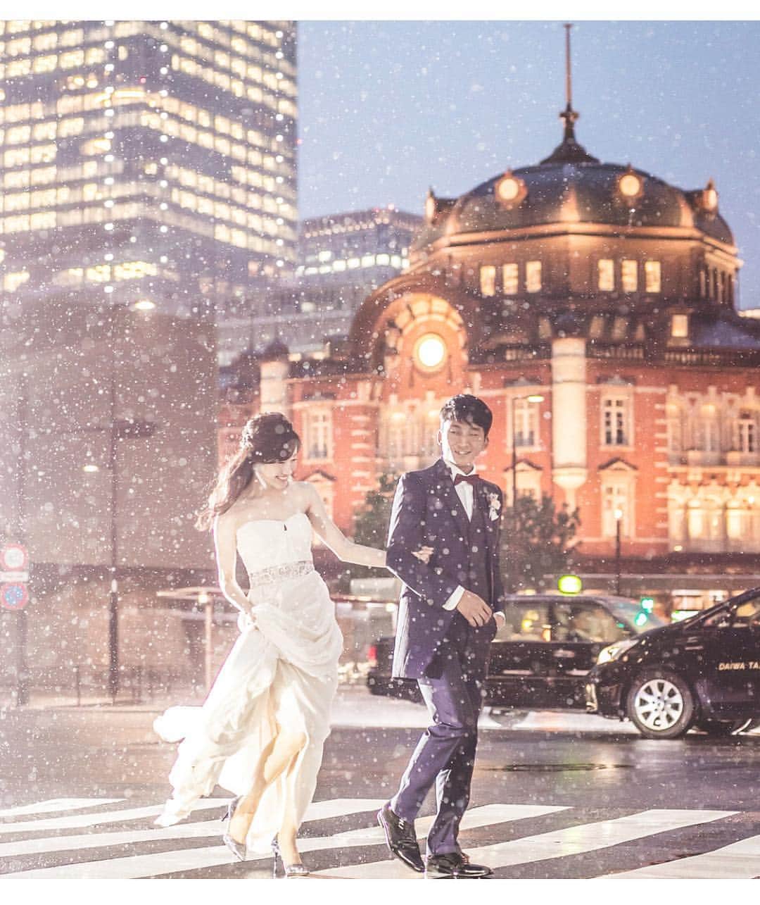 プレ花嫁の結婚式準備アプリ♡ -ウェディングニュースさんのインスタグラム写真 - (プレ花嫁の結婚式準備アプリ♡ -ウェディングニュースInstagram)「美しさにうっとり💕思わず見とれてしまうウェディングフォト10選✨ * * こちらのお写真は  #フォトグラファー @marthgraphy さんからリグラムさせていただきました🌟ありがとうございました😊✨ * * * 関東の花嫁さんを中心に、大人気のフォトグラファー @marthgraphy さんのウェディングフォトがどれも素敵すぎるんです😘💕 * カバーは毎年花嫁さんに大人気の #桜前撮り 🌸💕 * 昼間のピンクのふんわりした雰囲気とはまた違った #夜桜 は幻想的でとっても素敵なんです😍💓 * ライトアップされているので #ドレス にもライトがあたり、ふんわり透明感がありドレスの動きが綺麗に残っている #ウェディングフォト ですよね😊✨ * #エレガント でかっこよさもあるフォトに仕上がるので、とても魅力的です❤ * * どのフォトもとっても素敵なので、ぜひスワイプ👉してチェックしてみてくださいね✨ * * * * ＼📷投稿お待ちしています／ * 花嫁はもちろん、業者さんも大歓迎✨ アナタのお写真をご紹介してもOKという方は、ぜひ #ウェディングニュース にお写真を投稿してください💕 * * * ⬇︎関連アカウント⬇︎ * 💒式場検索 【 @weddingnews_concierge 】 👰マイレポ花嫁 【 @weddingnews_brides 】 💋WNブライズレポーター 【 @weddingnews_bridesreporter 】 * * その他、編集部からの連絡専用 @weddingnews_contact や、スタッフ個人の連絡用として @WN_xxxx（xxxは個人名）があります💕 * ………………………………………… ❤️WeddingNewsとは？ * * 花嫁のリアルな”声”から生まれた 花嫁支持率No1✨スマホアプリです📱💕 * * 🌸知りたい… #結婚式準備 に役立つ記事を毎日150件配信中♩ * 🌸見たい… インスタの #ウェディング 系投稿TOP100が毎日チェックできる＊IG画像の複数ワード検索も可♩ * 🌸叶えたい… #結婚式 関連の予約サイトが大集合♩ * 🌸伝えたい… 自分の結婚式レポ『マイレポ』が簡単に作れる♩先輩花嫁のレポが読める♩ * * @weddingnews_editor のURLからDLしてね✨ * * * #ウエディング #花嫁 #プレ花嫁 #プレ花嫁準備 #結婚  #桜 #写真好きな人と繋がりたい #お花見 #2019夏婚 #フォトウェディング #ロケーションフォト #春 #プロポーズ #ウエディングドレス #日本中のプレ花嫁さんと繋がりたい #ウェディングドレス #フォトジェニック #2019秋婚 #婚約」3月27日 22時32分 - weddingnews_editor