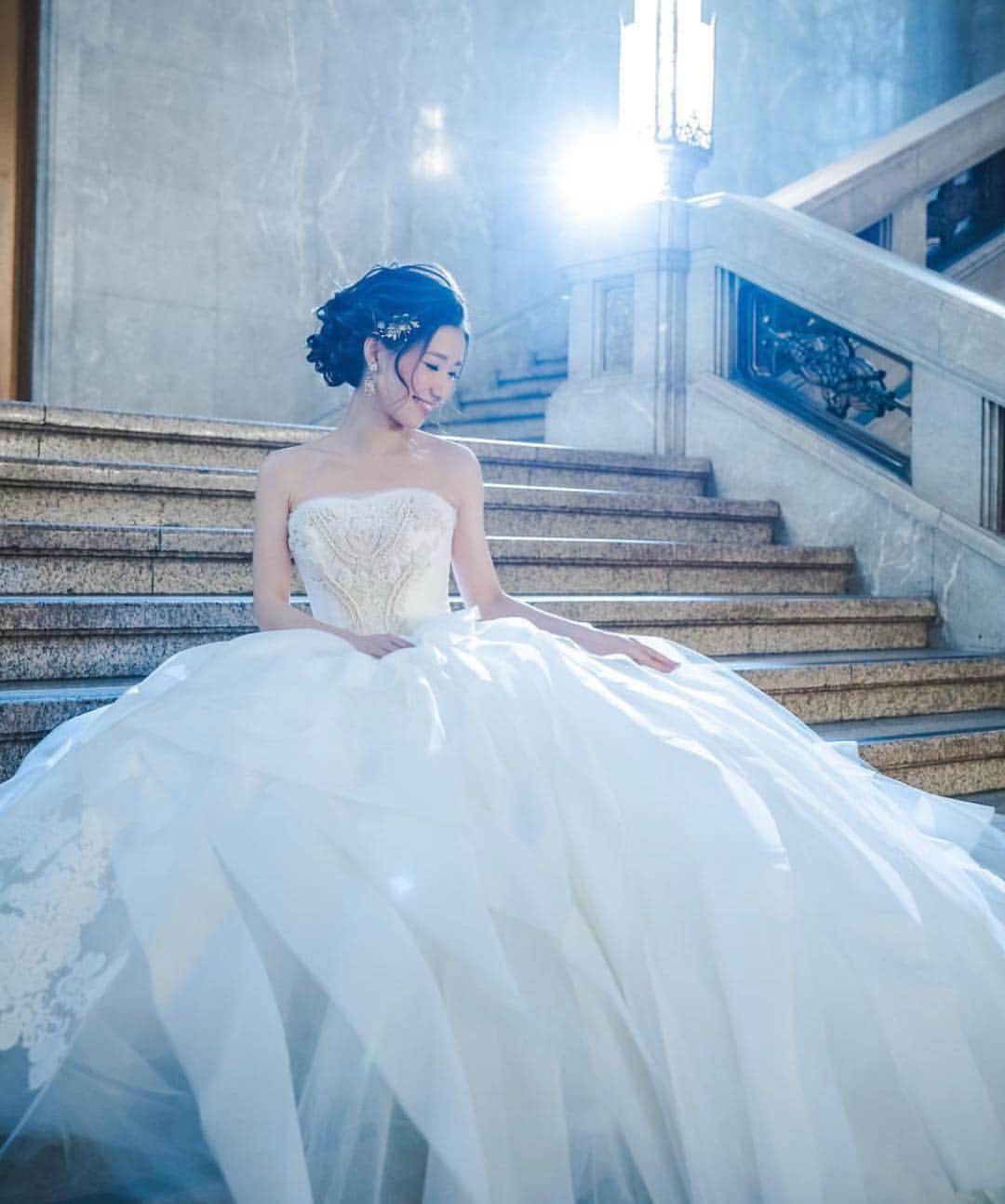 プレ花嫁の結婚式準備アプリ♡ -ウェディングニュースさんのインスタグラム写真 - (プレ花嫁の結婚式準備アプリ♡ -ウェディングニュースInstagram)「美しさにうっとり💕思わず見とれてしまうウェディングフォト10選✨ * * こちらのお写真は  #フォトグラファー @marthgraphy さんからリグラムさせていただきました🌟ありがとうございました😊✨ * * * 関東の花嫁さんを中心に、大人気のフォトグラファー @marthgraphy さんのウェディングフォトがどれも素敵すぎるんです😘💕 * カバーは毎年花嫁さんに大人気の #桜前撮り 🌸💕 * 昼間のピンクのふんわりした雰囲気とはまた違った #夜桜 は幻想的でとっても素敵なんです😍💓 * ライトアップされているので #ドレス にもライトがあたり、ふんわり透明感がありドレスの動きが綺麗に残っている #ウェディングフォト ですよね😊✨ * #エレガント でかっこよさもあるフォトに仕上がるので、とても魅力的です❤ * * どのフォトもとっても素敵なので、ぜひスワイプ👉してチェックしてみてくださいね✨ * * * * ＼📷投稿お待ちしています／ * 花嫁はもちろん、業者さんも大歓迎✨ アナタのお写真をご紹介してもOKという方は、ぜひ #ウェディングニュース にお写真を投稿してください💕 * * * ⬇︎関連アカウント⬇︎ * 💒式場検索 【 @weddingnews_concierge 】 👰マイレポ花嫁 【 @weddingnews_brides 】 💋WNブライズレポーター 【 @weddingnews_bridesreporter 】 * * その他、編集部からの連絡専用 @weddingnews_contact や、スタッフ個人の連絡用として @WN_xxxx（xxxは個人名）があります💕 * ………………………………………… ❤️WeddingNewsとは？ * * 花嫁のリアルな”声”から生まれた 花嫁支持率No1✨スマホアプリです📱💕 * * 🌸知りたい… #結婚式準備 に役立つ記事を毎日150件配信中♩ * 🌸見たい… インスタの #ウェディング 系投稿TOP100が毎日チェックできる＊IG画像の複数ワード検索も可♩ * 🌸叶えたい… #結婚式 関連の予約サイトが大集合♩ * 🌸伝えたい… 自分の結婚式レポ『マイレポ』が簡単に作れる♩先輩花嫁のレポが読める♩ * * @weddingnews_editor のURLからDLしてね✨ * * * #ウエディング #花嫁 #プレ花嫁 #プレ花嫁準備 #結婚  #桜 #写真好きな人と繋がりたい #お花見 #2019夏婚 #フォトウェディング #ロケーションフォト #春 #プロポーズ #ウエディングドレス #日本中のプレ花嫁さんと繋がりたい #ウェディングドレス #フォトジェニック #2019秋婚 #婚約」3月27日 22時32分 - weddingnews_editor
