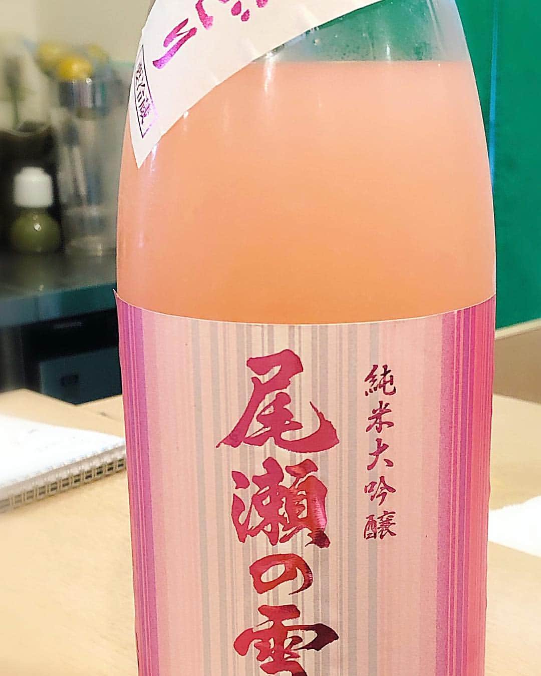 佐古真弓さんのインスタグラム写真 - (佐古真弓Instagram)「桜色のお酒を頂いています。 #日本酒 #日本酒好き #日本酒🍶 #純米大吟醸 #純米大吟醸酒 #尾瀬のゆきどけ #尾瀬のゆきどけ桃色にごり  甘みとほのかな酸味のバランスが良くてすいすい飲めてしまう。 上品なラッシーのような味わい。スパイシーな料理に合うかも。 機会があったらカレーに合わせたい！」3月27日 22時44分 - _sacomayumi_