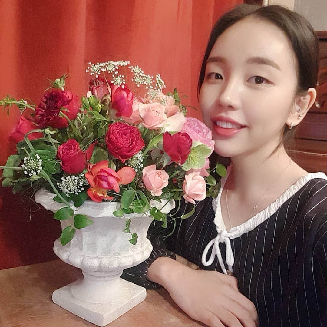 ペク・アヨンのインスタグラム：「#꽃꽂이 💐🌹🌷」