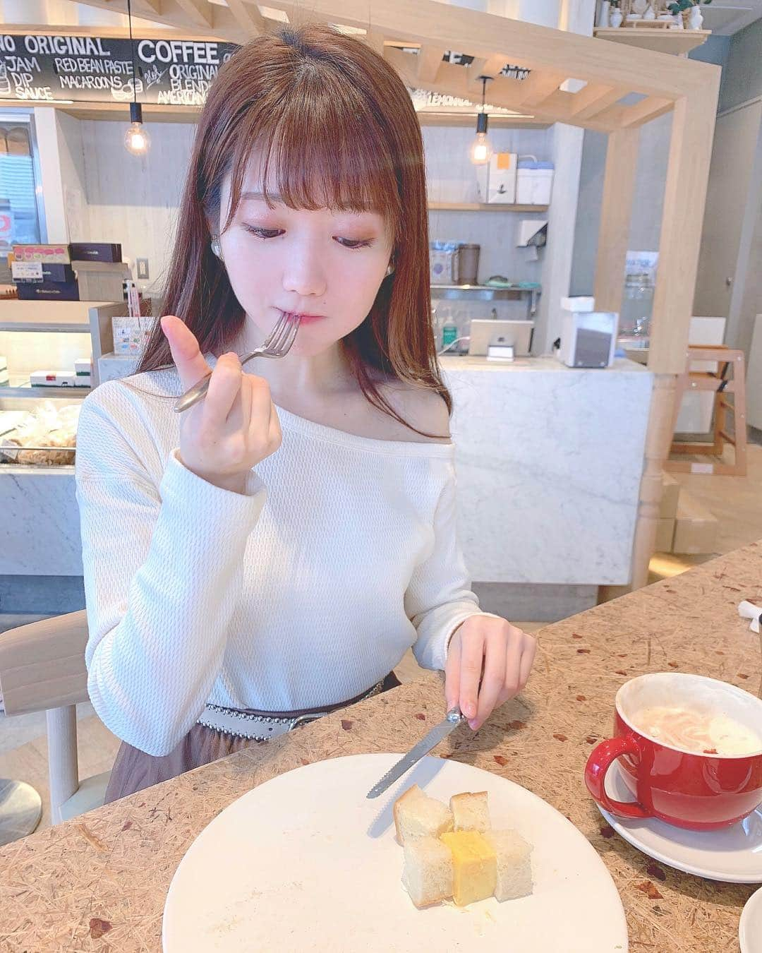 大谷映美里さんのインスタグラム写真 - (大谷映美里Instagram)「🐣🍴🐣🍴 ㅤㅤㅤㅤㅤㅤㅤㅤㅤㅤㅤㅤㅤ おしゃカフェ☕️✨ ㅤㅤㅤㅤㅤㅤㅤㅤㅤㅤㅤㅤㅤ この前、 #俺のベーカリー でランチしました💕 たまごサンドふわっふわで美味しかったな〜♪ ㅤㅤㅤㅤㅤㅤㅤㅤㅤㅤㅤㅤㅤ 夢中になっちゃって食べ終わる直前に写真を撮るの、 大谷映美里あるある…😗 ㅤㅤㅤㅤㅤㅤㅤㅤㅤㅤㅤㅤㅤ #銀座カフェ #俺のbakeryandcafe #たまごサンド」3月27日 22時37分 - otani_emiri