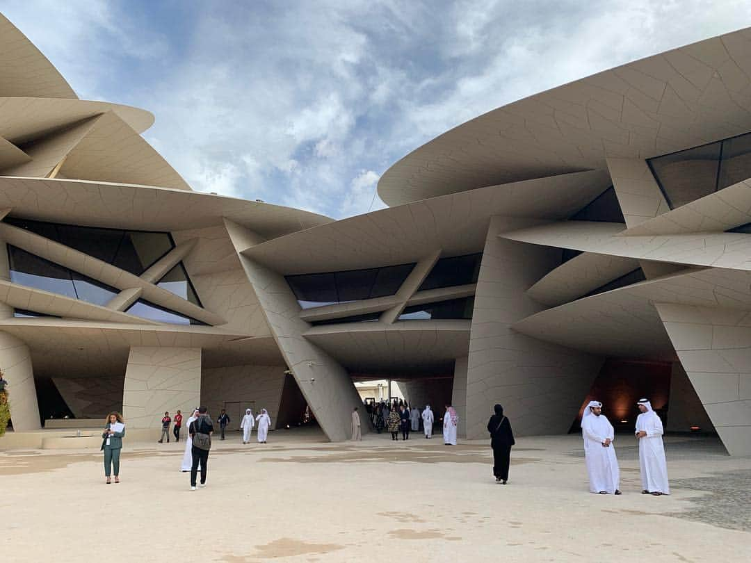 KAWSONEさんのインスタグラム写真 - (KAWSONEInstagram)「@nmoqatar Opening now! @qatar_museums」3月27日 22時43分 - kaws