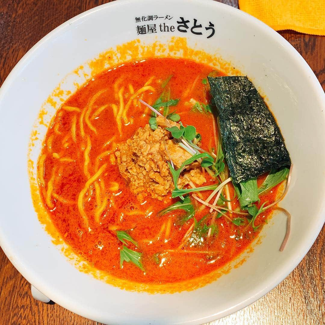 ガーラ・アマノ クリエイティブ部さんのインスタグラム写真 - (ガーラ・アマノ クリエイティブ部Instagram)「土曜ラーメンランチ隊出動🍜 この日は山王にある前からインスタ見て気になっていた麺屋theさとうさんへ！！ メニューが色々あってとってもとっても悩む🤔 ご主人1人でやってるのに元気の良さと物腰の低さに敬意を評したいくらいでした👏🏻✨ 坦々麺の赤と黒､しょうゆラーメン､節ラーメン､あごだしラーメンなどみんな思いのままにオーダー🔔 麺の種類も味も選べて組み合わせは無限にありそうです∞🌟 恐らく優柔さんは悩みまくるであろう🤣 山王もラーメン激戦区のひとつ！ 1つずつ攻略していく所存です(･ω･)ﾉ  #秋田 #秋田市 #秋田市ラーメン #秋田市山王 #秋田ラーメン #ラーメンランチ #麺屋theさとう #ラーメン #麺スタグラム #土曜ラーメン部 #ランチ #ガーラアマノ」3月27日 22時43分 - gala_amano