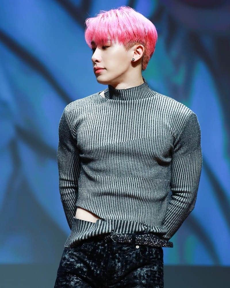 のインスタグラム：「WONHO (MONSTA X) HONGDAE FANSIGN 💖 @official_monsta_x . . . . . #원호 #WonHo #신호석 #ShinHoSeok #元虎 #MONSTAX #몬스타엑스 #koreanboy#monstaxwonho #wonhomonstax #korea#koreanstayle#koreanfashion#koreanboy#koreankpop#koreanclothes#koreancouple#koreanbeauty#koreanactor#korean_drama#koreandrama#koreanboys#koreanlook#kpop#boy  #asianboy#beauty #nightout #menfashion #model」