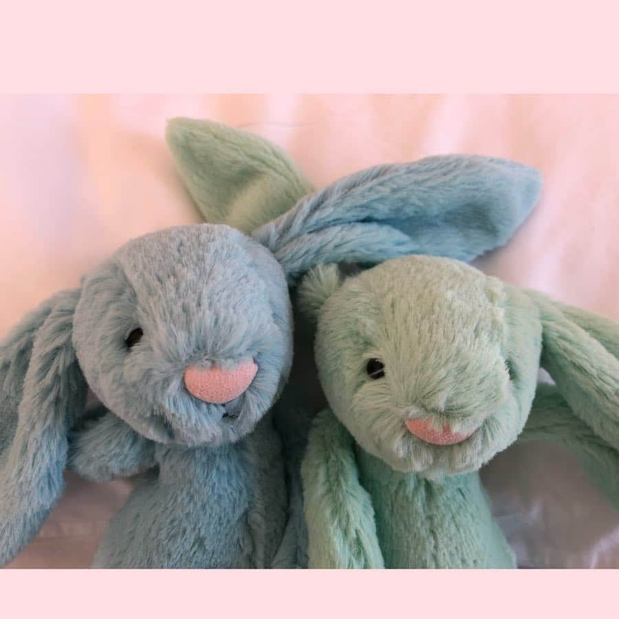 大和悠河さんのインスタグラム写真 - (大和悠河Instagram)「🐰うさぎ...と...わたし 🐰USAGI...TO...WATASHI. . . 🐰うさぎ...と...うさぎ 🐰USAGI...TO...USAGI. . . 🐰うさぎ...は...うさぎ 🐰USAGI...WA...USAGI. . . 🐰うさぎ...の...うさぎ 🐰USAGI...NO...USAGI. . . . . . 🥚卵を見つけられるのはどのうさぎ？🐣 . 🐰うさぎと私とほうれん草 . 🐇うさぎ畑 . 🎂うさぎケーキ . . . . 春分の日の次の満月🌕の後の初めての日曜日 Easter2019🐥🥚4月21日はイースター🐣 . . . . . . .  #easter2019  #easteregghunt  #イースター  #easter #easteregg  #easterbunny  #eastereggs  #eastercake  #eastertime  #easterbunnies  #ラビット #rabbit  #rabbits #rabbit🐰  #rabbit🐇 ＃エッグ  #egg  #eggs  #egg🐣 #🐰うさぎ #🐰USAGI #USAGI #うさぎ #🐇うさぎ畑 #🎂うさぎケーキ #大和悠河 #yugayamato #yugaism  #tuxedomask  #美少女戦士セーラームーン  #タキシード仮面」3月27日 22時54分 - yugayamato