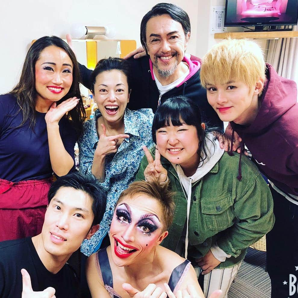 池田有希子さんのインスタグラム写真 - (池田有希子Instagram)「2年前の『プリシラ』初演のシャーリー役、はるはるちゃんが来てくれましたー！知ってる？ブロードウェイ版でシャーリー役をやったのは『ザ・グレーテスト・ショウマン』で『This is Me』を歌ったおヒゲの女性を演じて今や超有名人のキアラ・セトルなんです。シャーリー役が彼女のブロードウェイデビューなんですって。  #priscilla #musical #kialasettle #shirley #theaterlife」3月27日 22時56分 - yukikoikeda