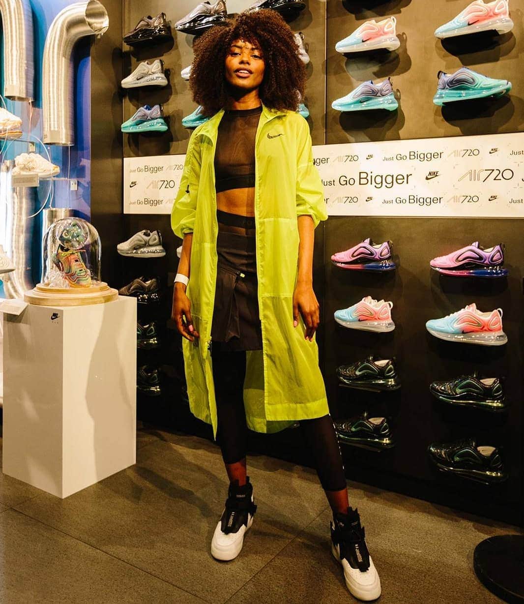 シャラム・ディニツさんのインスタグラム写真 - (シャラム・ディニツInstagram)「So much fun last night at @nike event 🖤 #airmax720 #airmax #nike Styled by @_mariodecarvalho_」3月27日 22時57分 - sharamdiniz